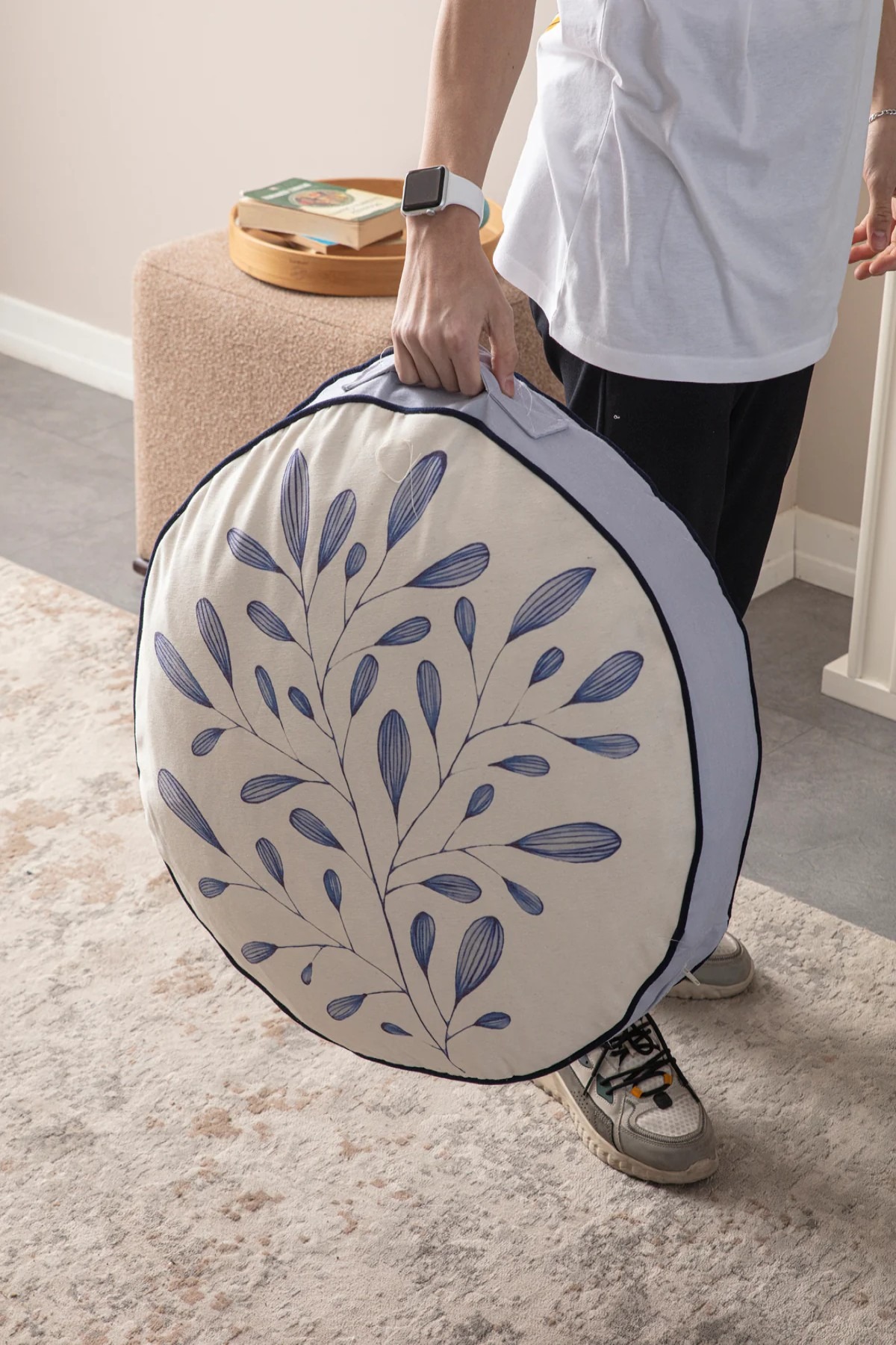 Yuvarlak Dekoratif Bahçe Minderi Taşınabilir Balkon Pufu 60cm. - Mavi Yaprak Desenli