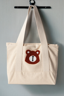 Sweet Bear Bez Keten Omuz Çantası 36x29 cm – İşlemeli Pamuk Tote Bag, Şık ve Dayanıklı Plaj & Günlük Çanta