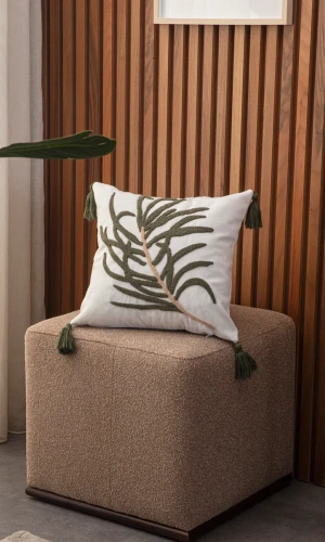 Dekoratif Punch İşlemeli Püsküllü Keten Kırlent Kılıfı, Yeşil Püsküllü 43x43cm