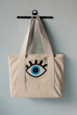 Eyeliner Bez Keten Omuz Çantası 36x29 cm – İşlemeli Pamuk Tote Bag, Şık ve Dayanıklı Plaj & Günlük Çanta