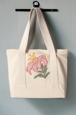 Lily Bez Keten Omuz Çantası 36x29 cm – İşlemeli Pamuk Tote Bag, Şık ve Dayanıklı Plaj & Günlük Çanta